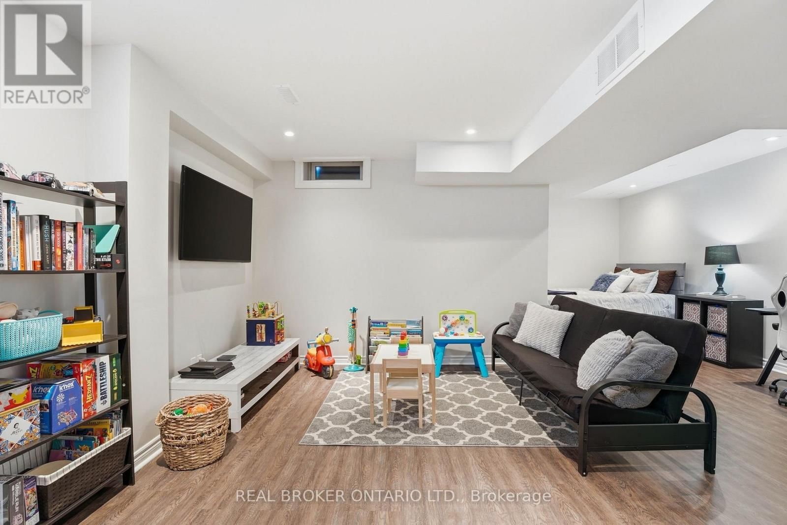 55 CHRISTINA CRESCENT Image 27