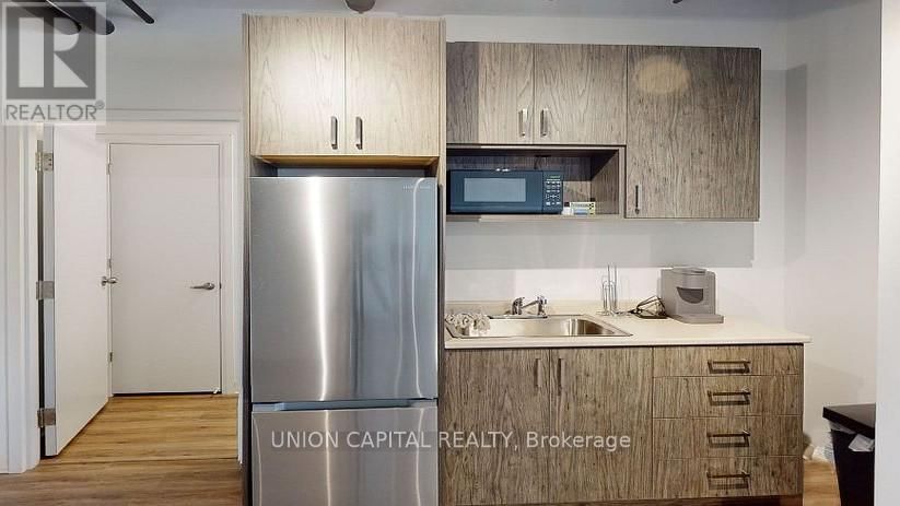 8 - 3380 BUR OAK AVENUE Image 9