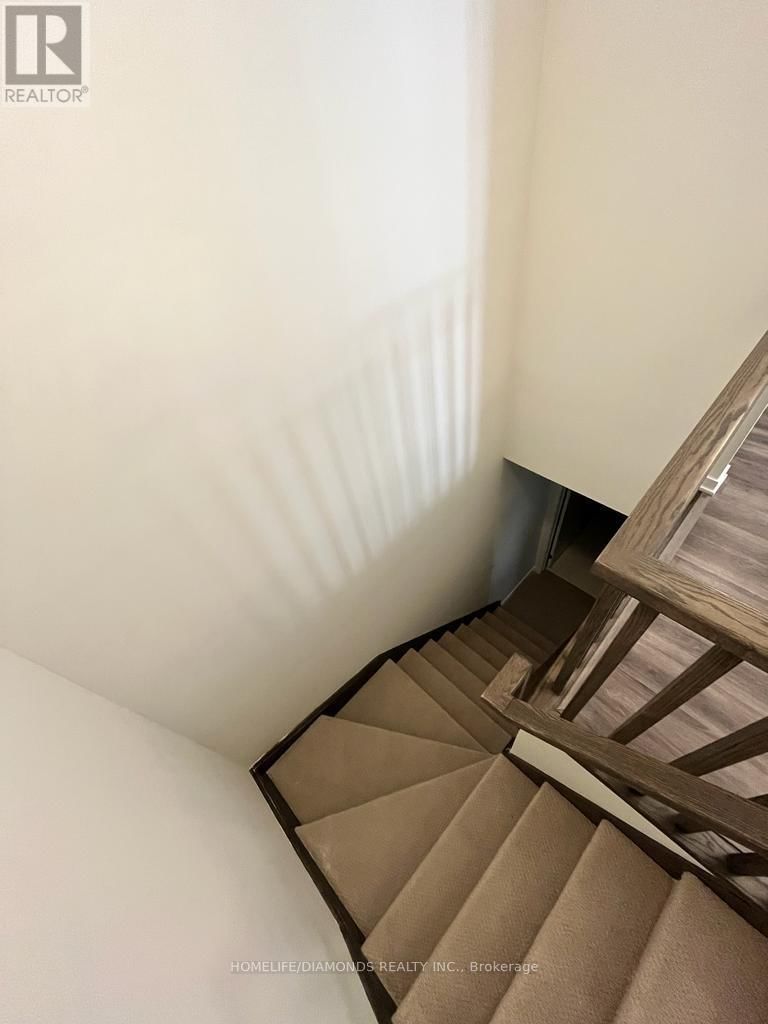 68 - 31 HONEYCRISP CRESCENT Image 20