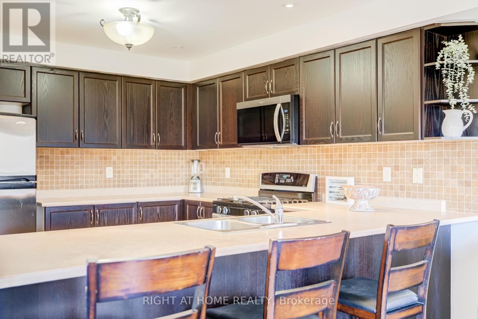 105 HAMMILL HEIGHTS Image 12