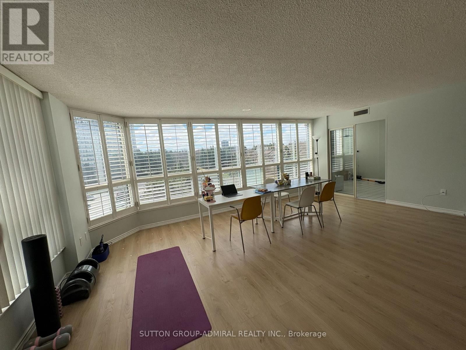 701 - 1 CLARK AVENUE WEST Image 11