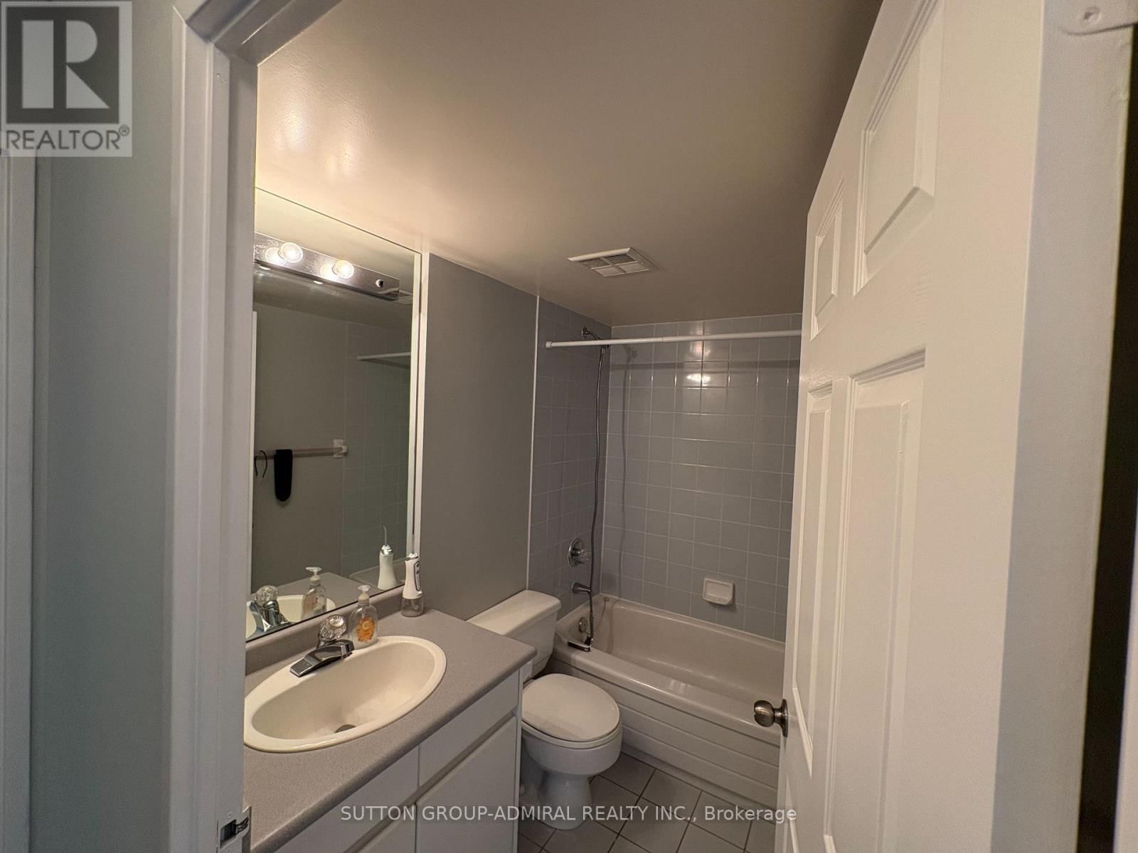 701 - 1 CLARK AVENUE WEST Image 15