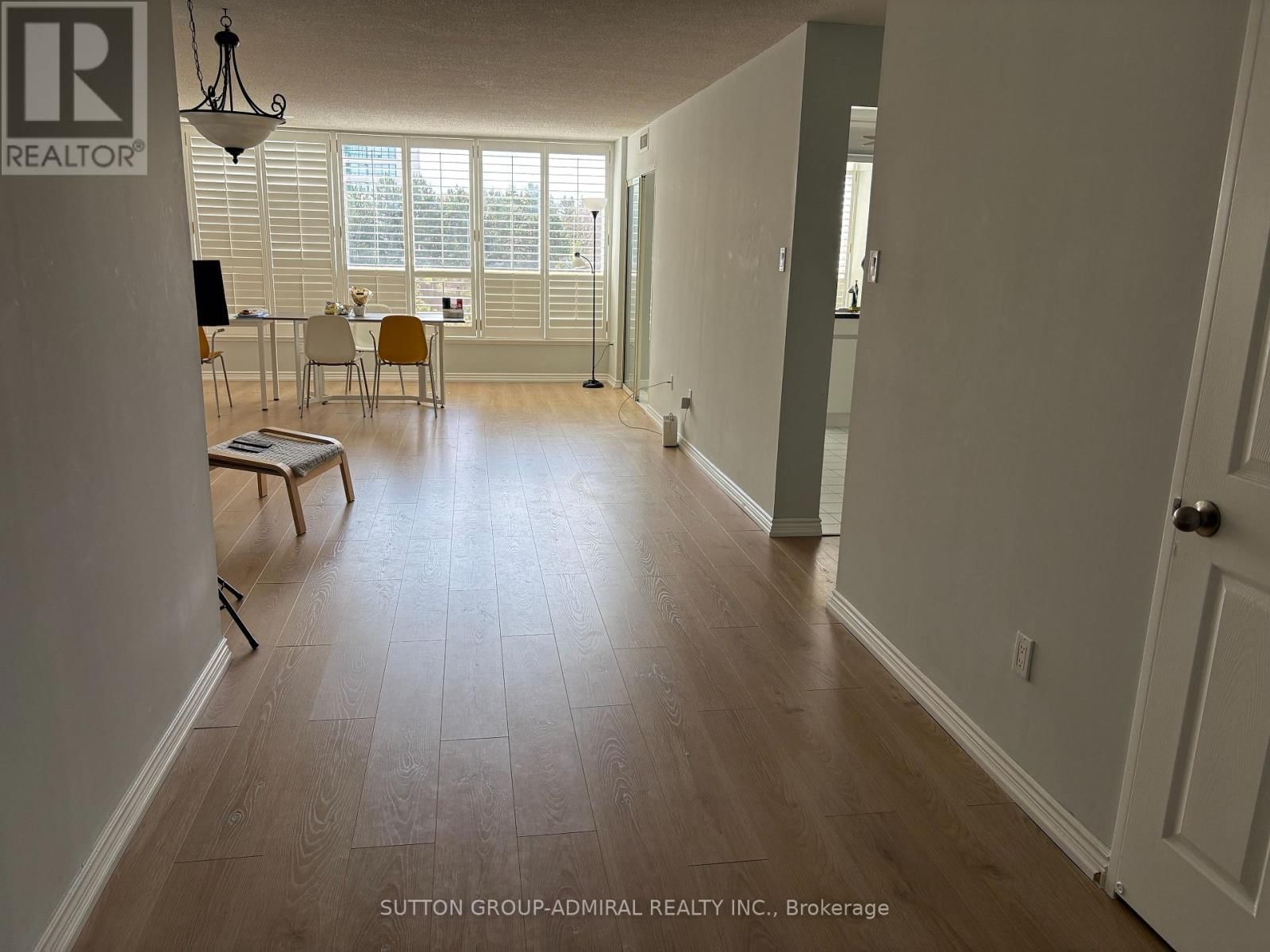 701 - 1 CLARK AVENUE WEST Image 3