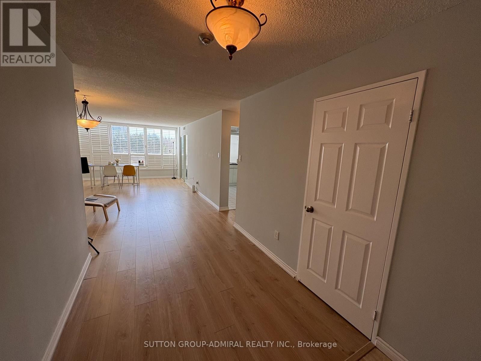 701 - 1 CLARK AVENUE WEST Image 4