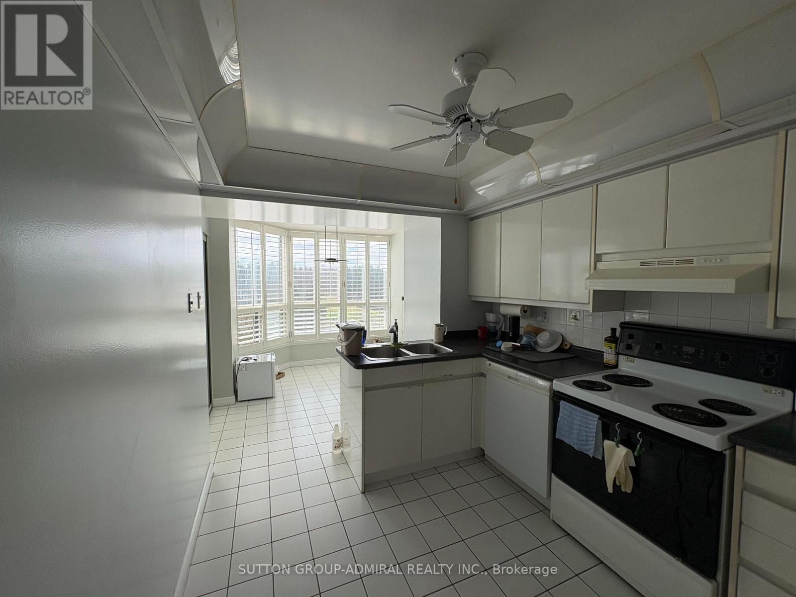 701 - 1 CLARK AVENUE WEST Image 5