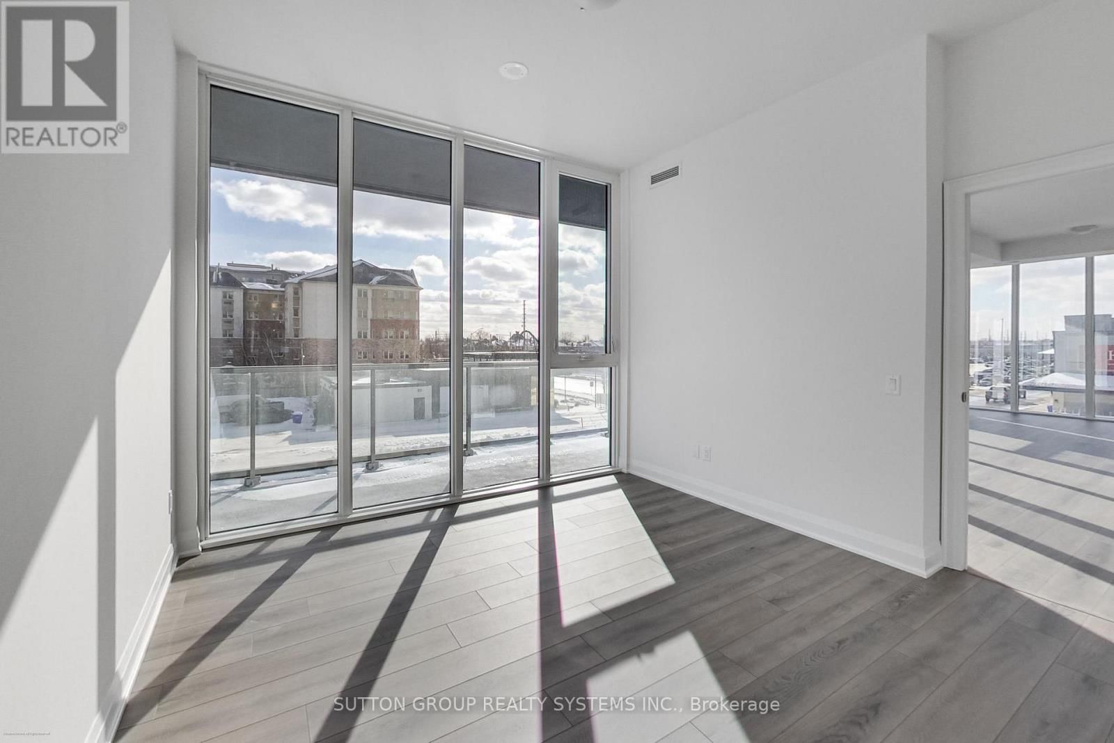 204 - 10 GATINEAU DRIVE Image 10