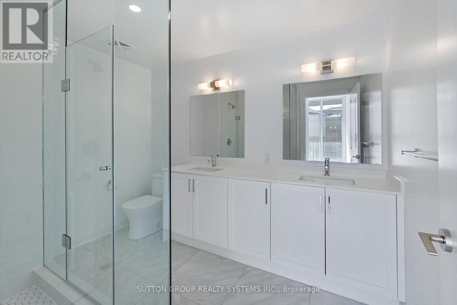 204 - 10 GATINEAU DRIVE Image 12