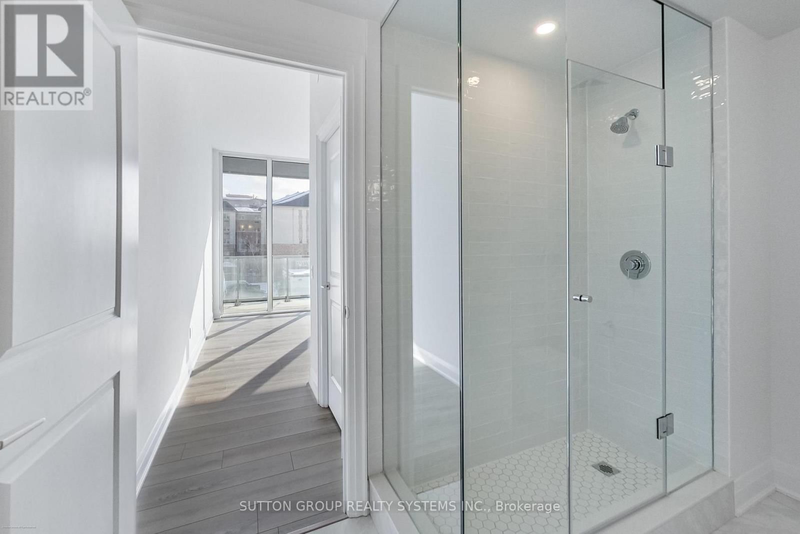 204 - 10 GATINEAU DRIVE Image 13