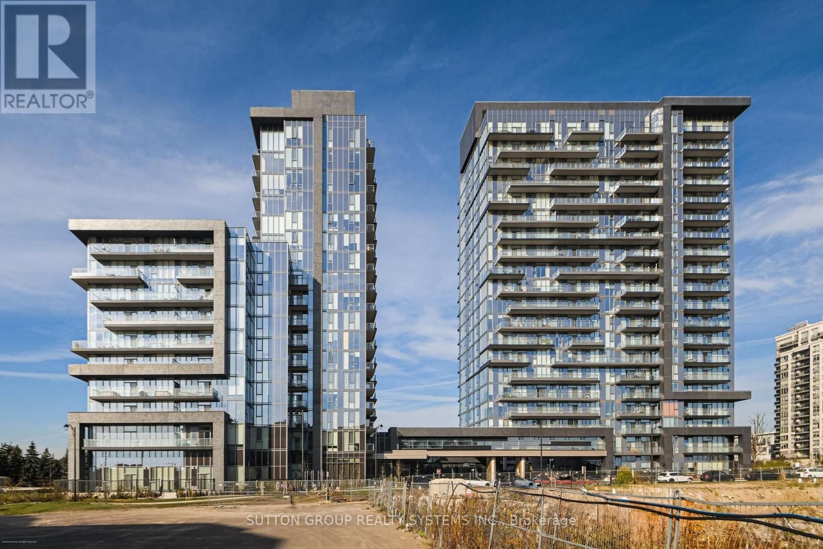 204 - 10 GATINEAU DRIVE Image 2