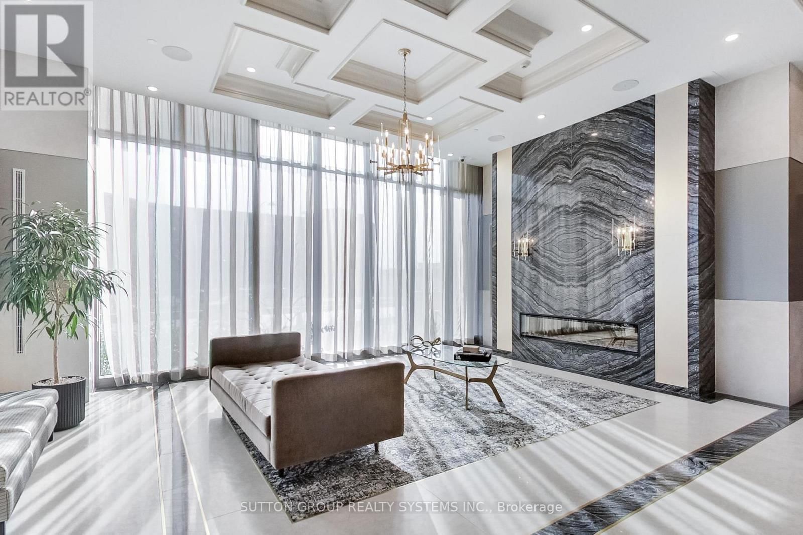 204 - 10 GATINEAU DRIVE Image 3