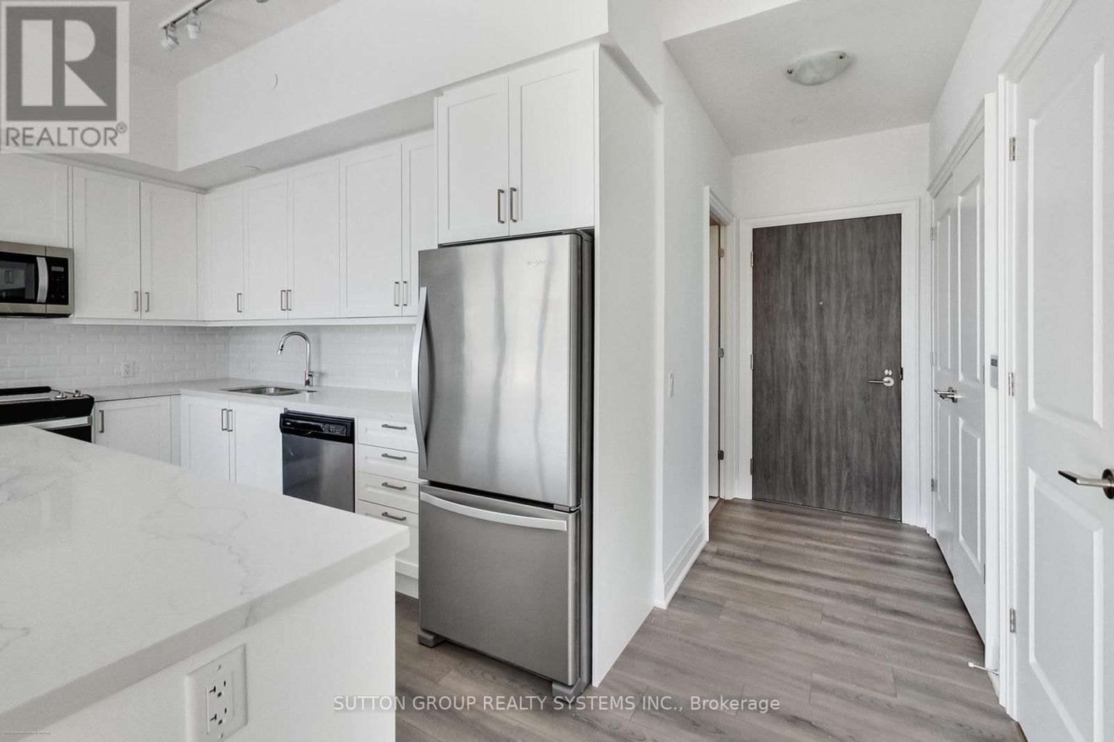 204 - 10 GATINEAU DRIVE Image 4