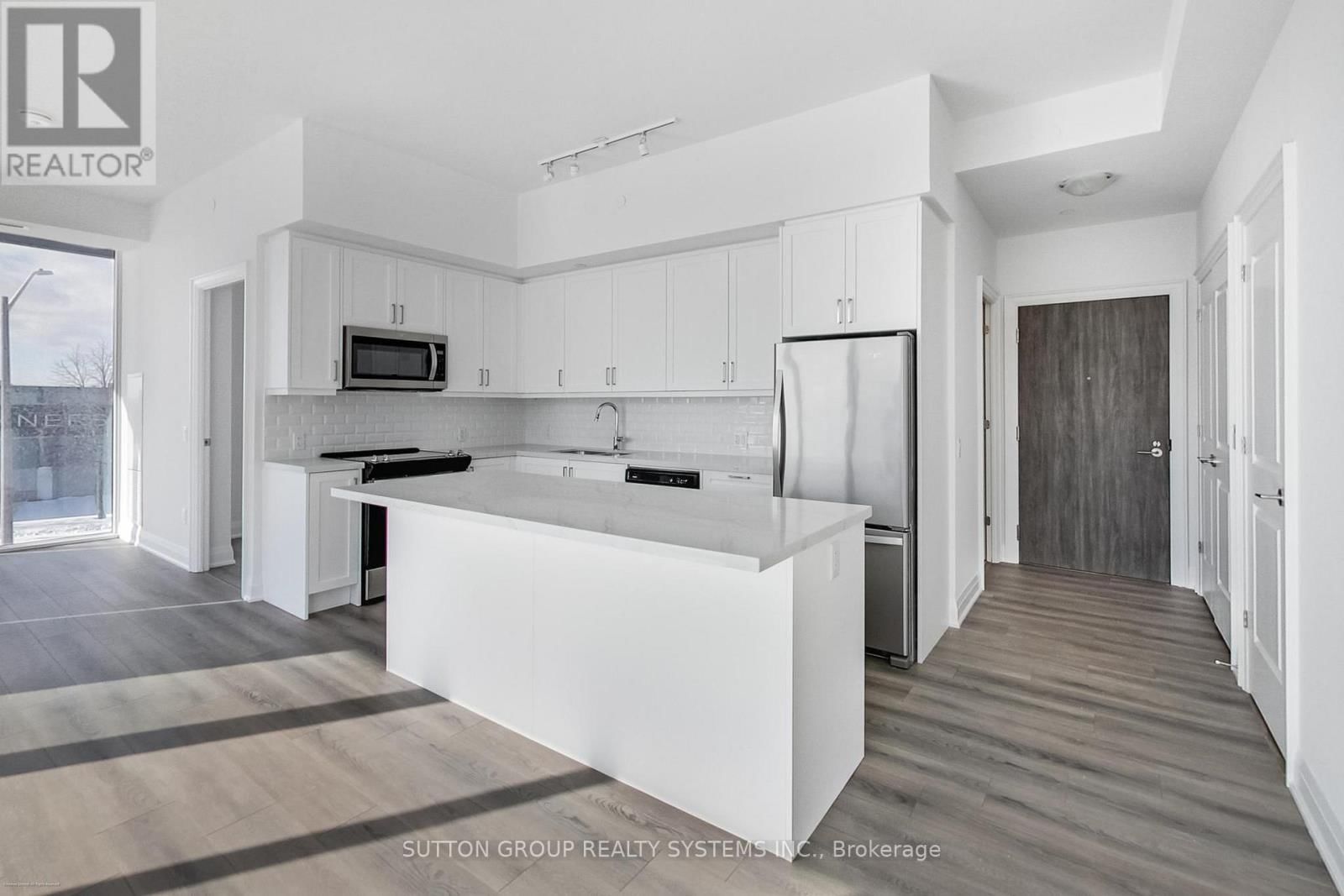 204 - 10 GATINEAU DRIVE Image 5