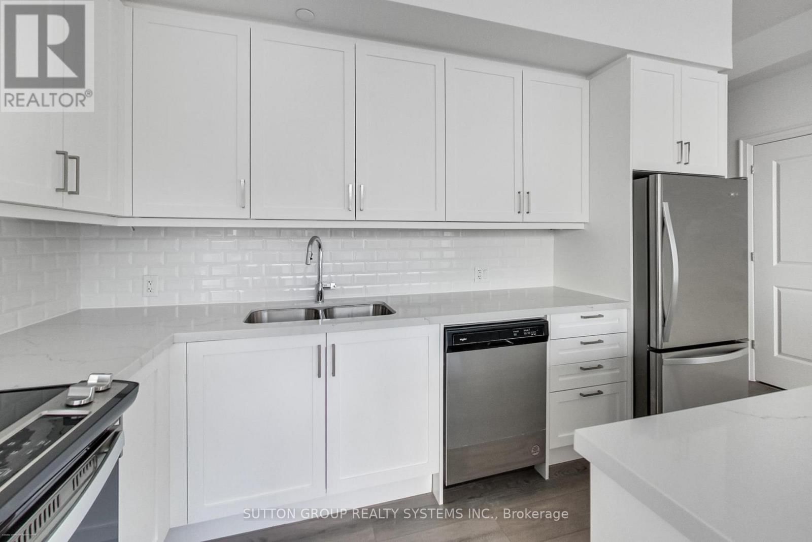 204 - 10 GATINEAU DRIVE Image 8