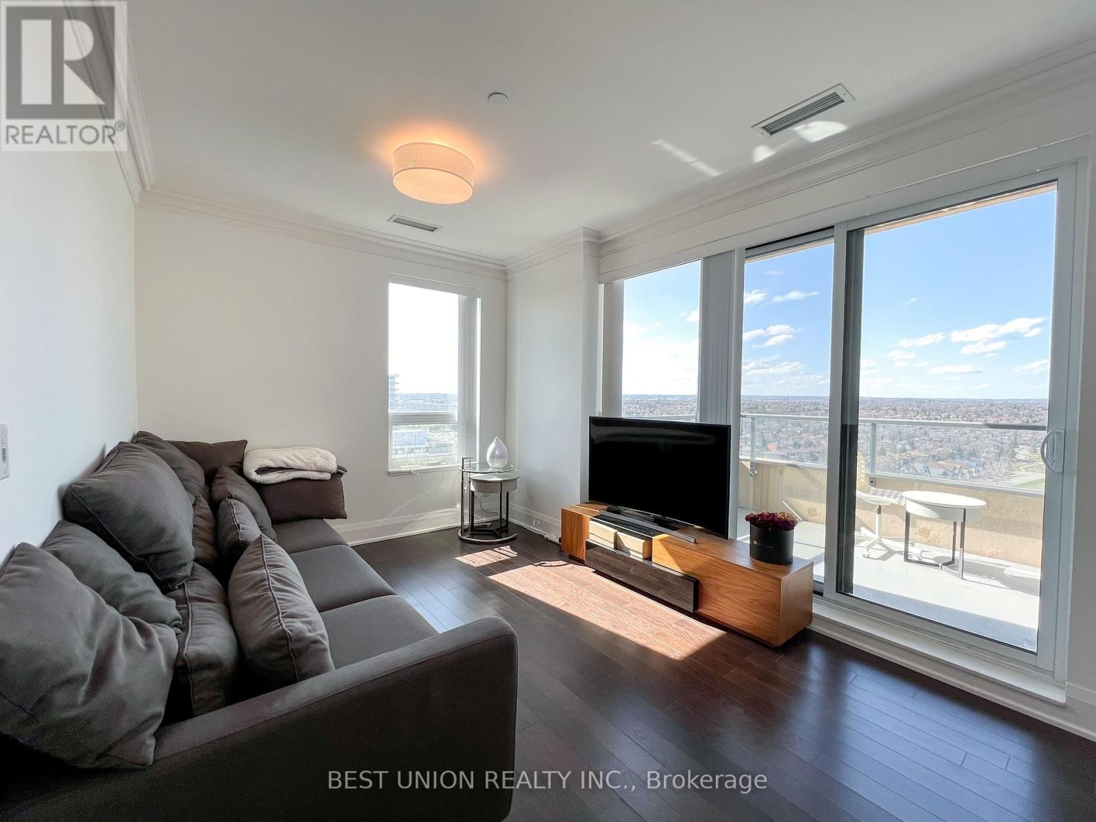 RG08 - 18 UPTOWN DRIVE Image 17