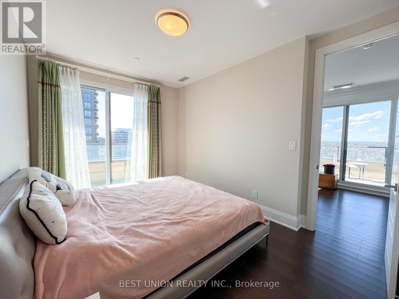 RG08 - 18 UPTOWN DRIVE Image 20