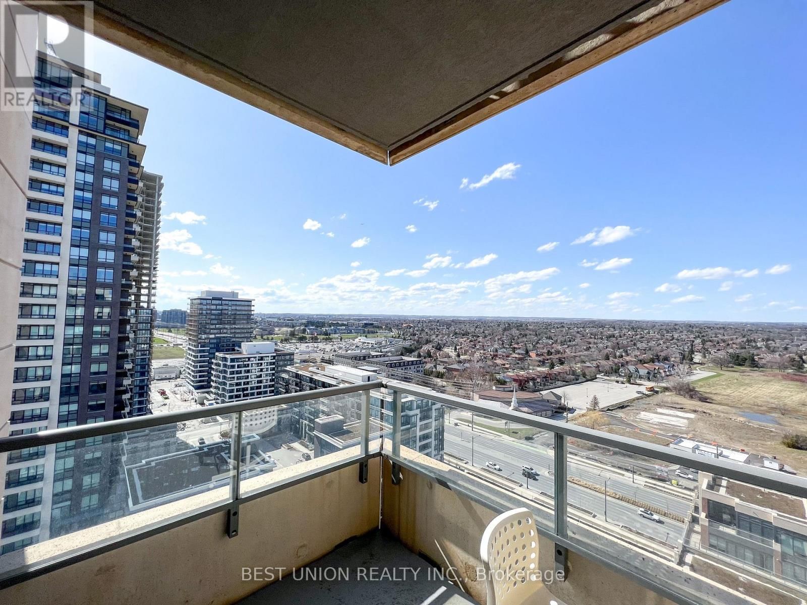 RG08 - 18 UPTOWN DRIVE Image 23