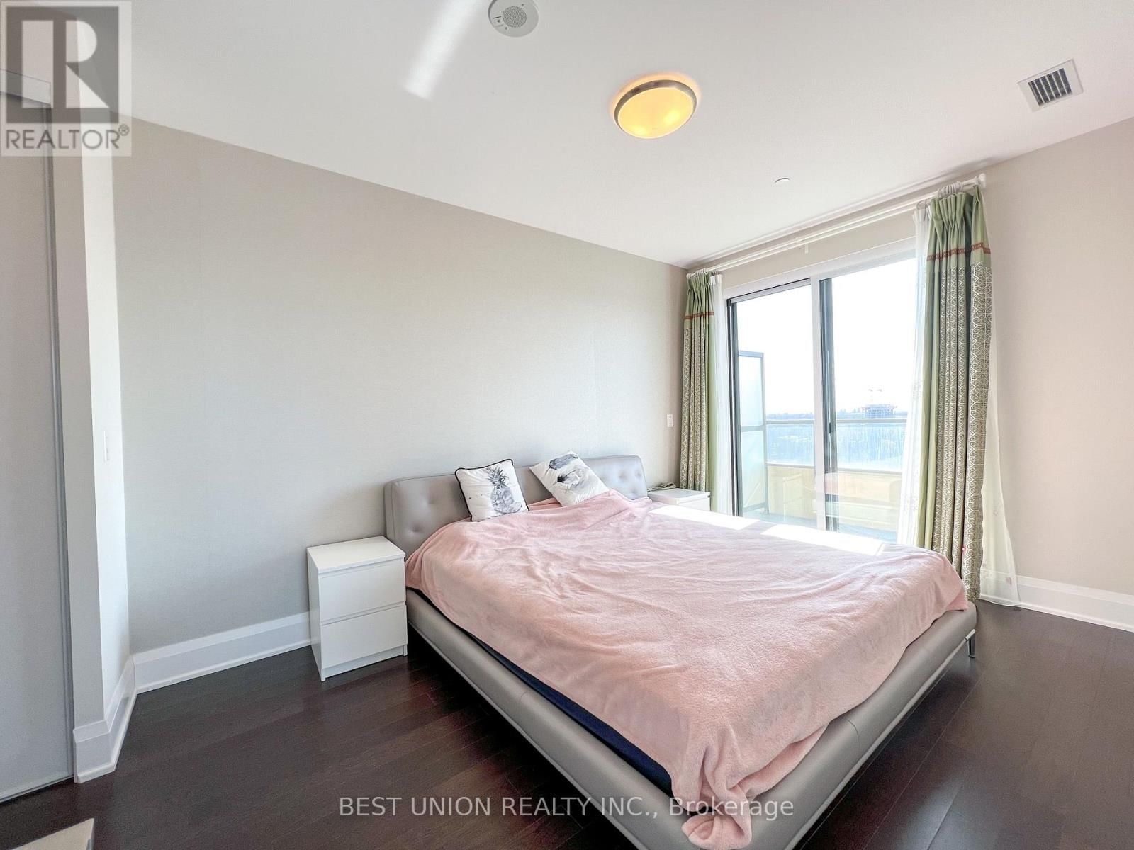 RG08 - 18 UPTOWN DRIVE Image 27