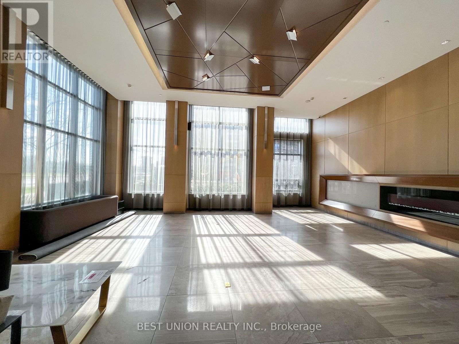 RG08 - 18 UPTOWN DRIVE Image 5