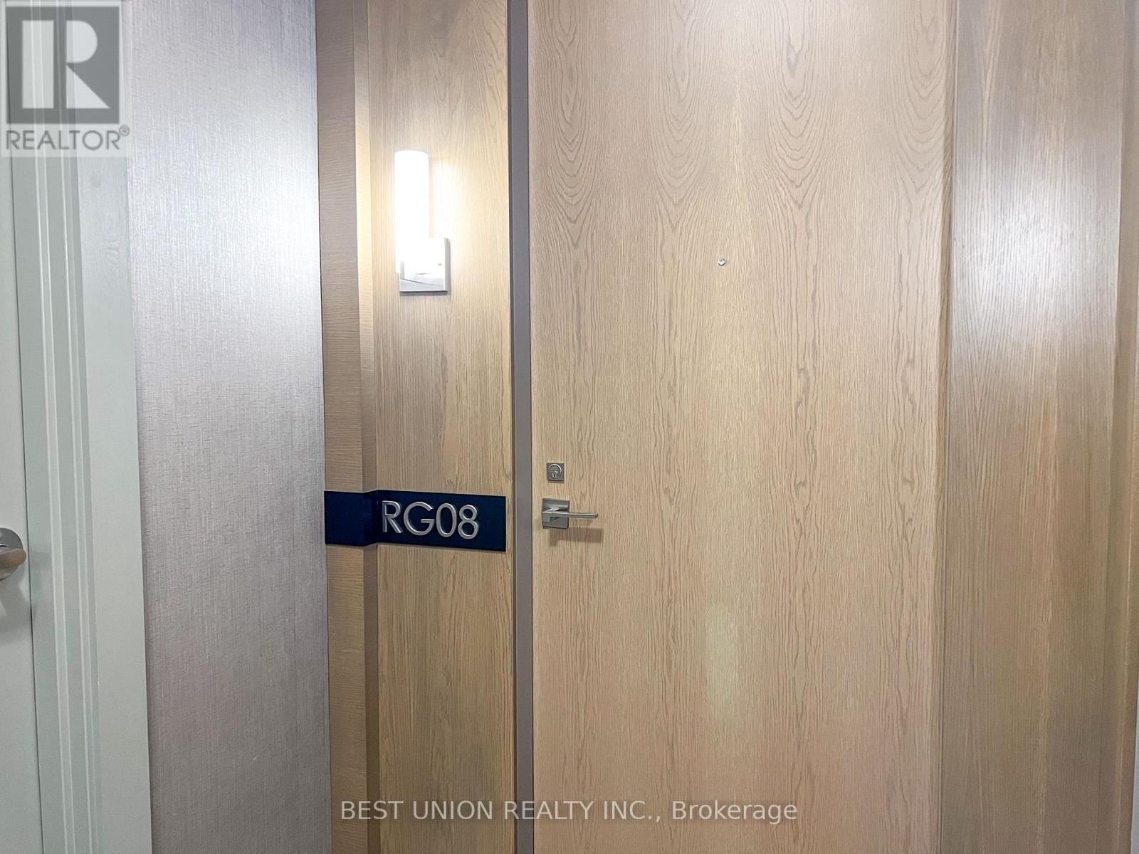 RG08 - 18 UPTOWN DRIVE Image 6