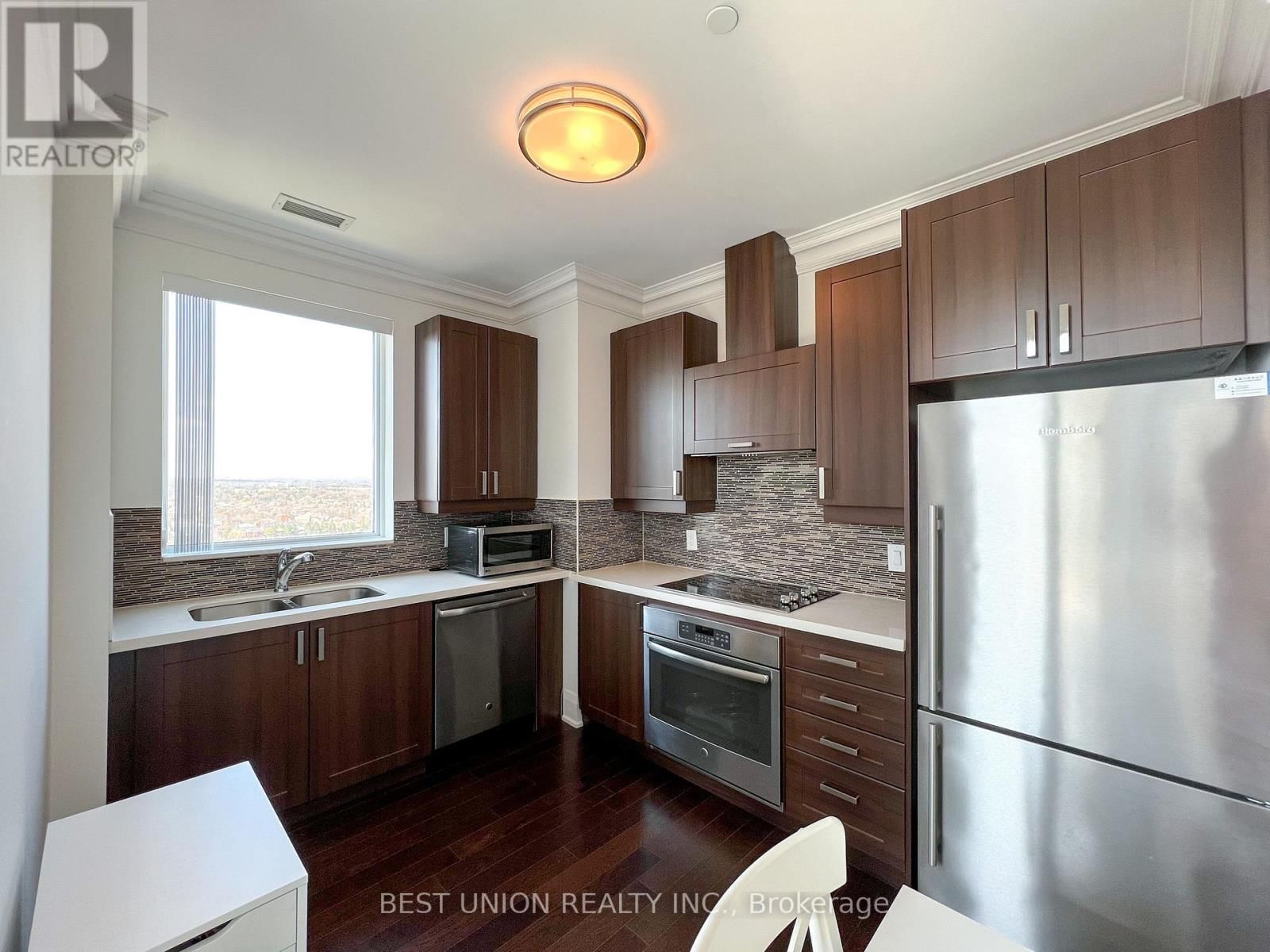 RG08 - 18 UPTOWN DRIVE Image 9