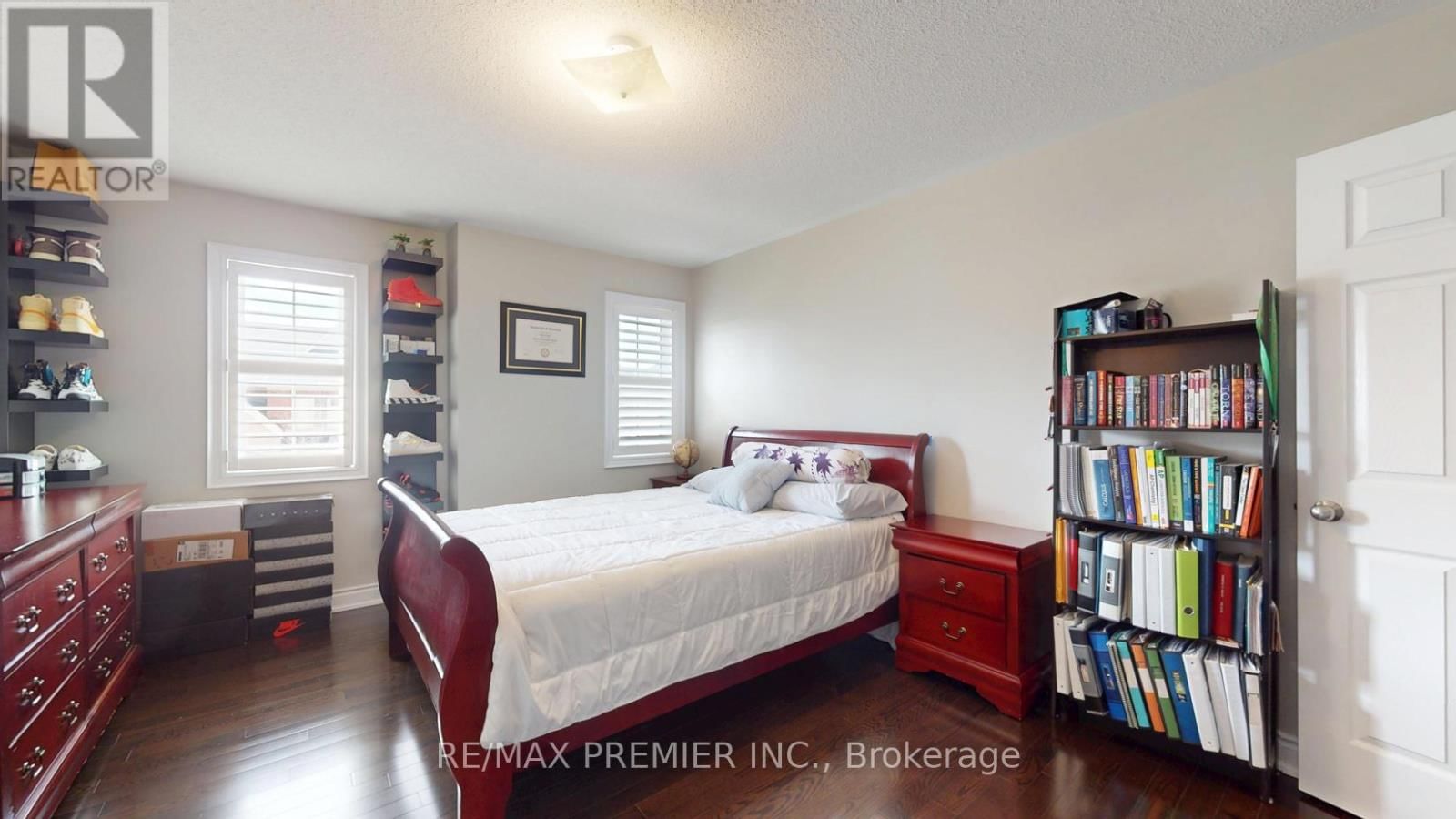 48 HERON HOLLOW AVENUE Image 12