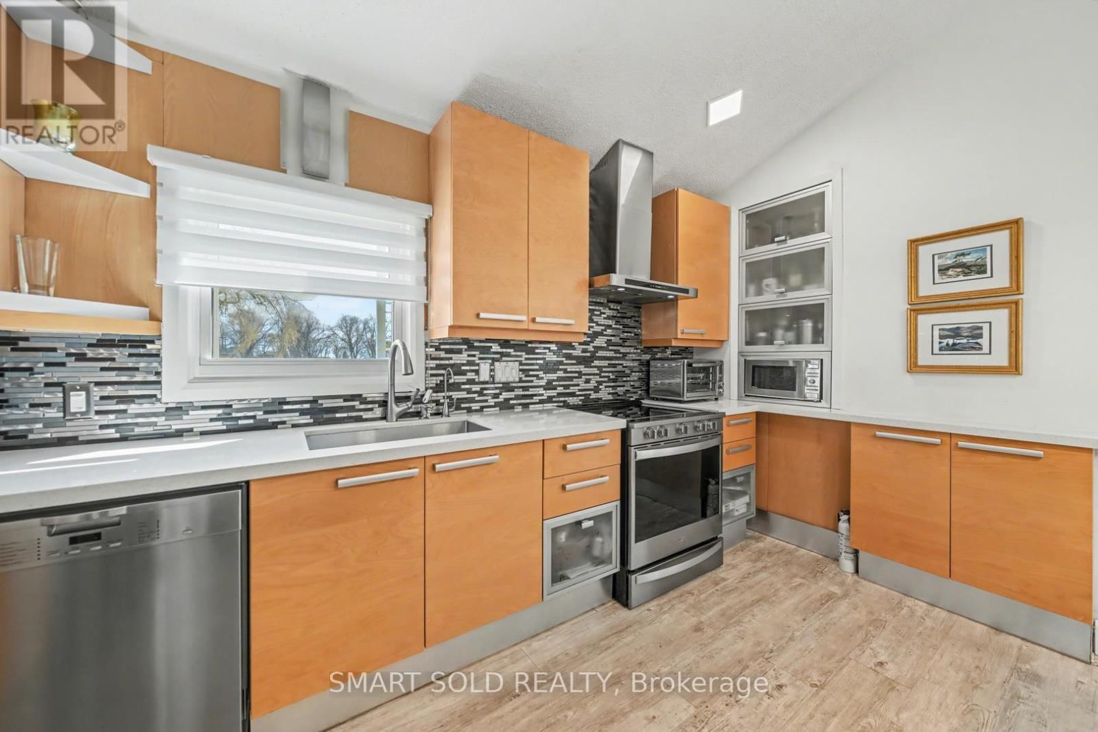 210 PARKVIEW DRIVE Image 12