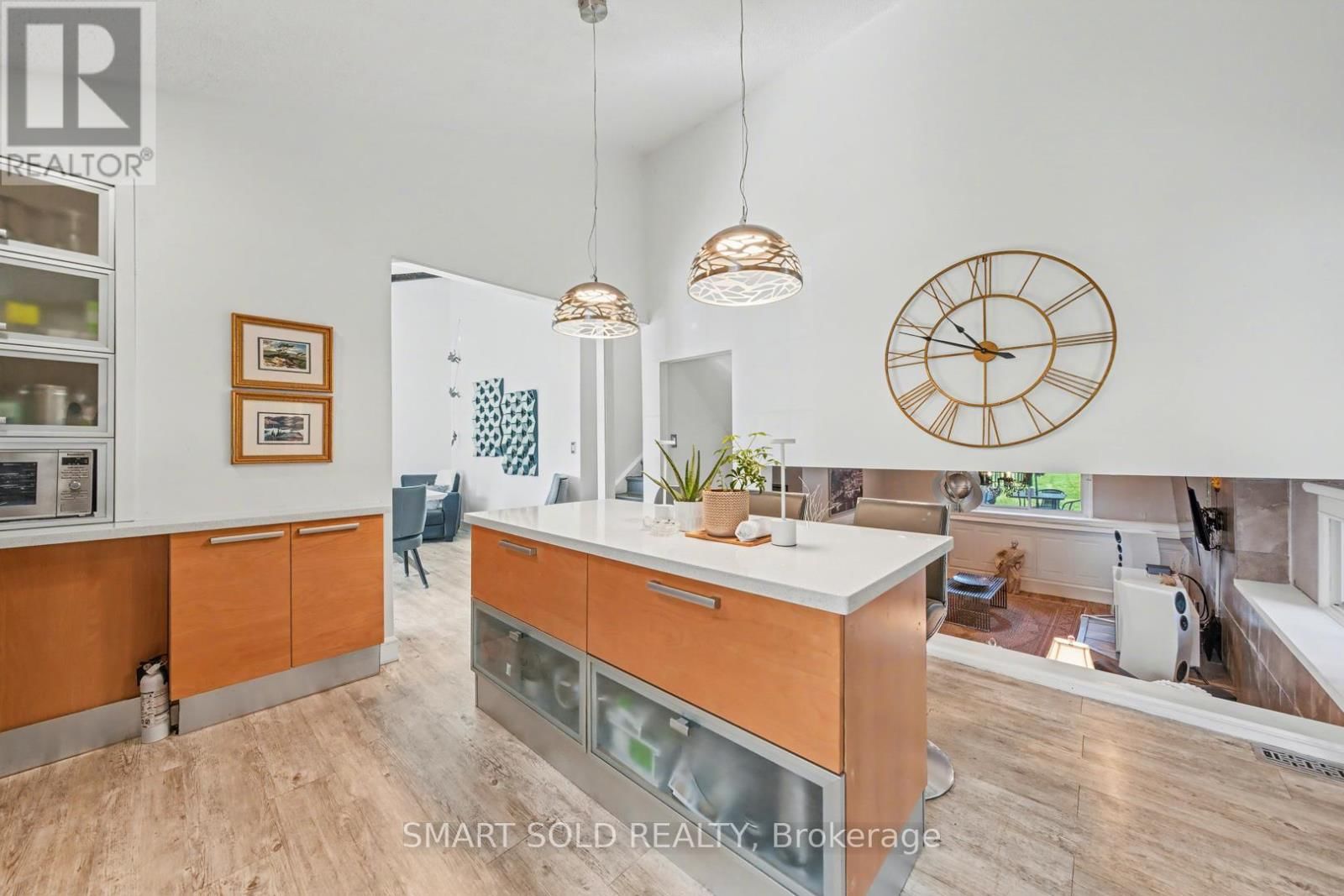 210 PARKVIEW DRIVE Image 13