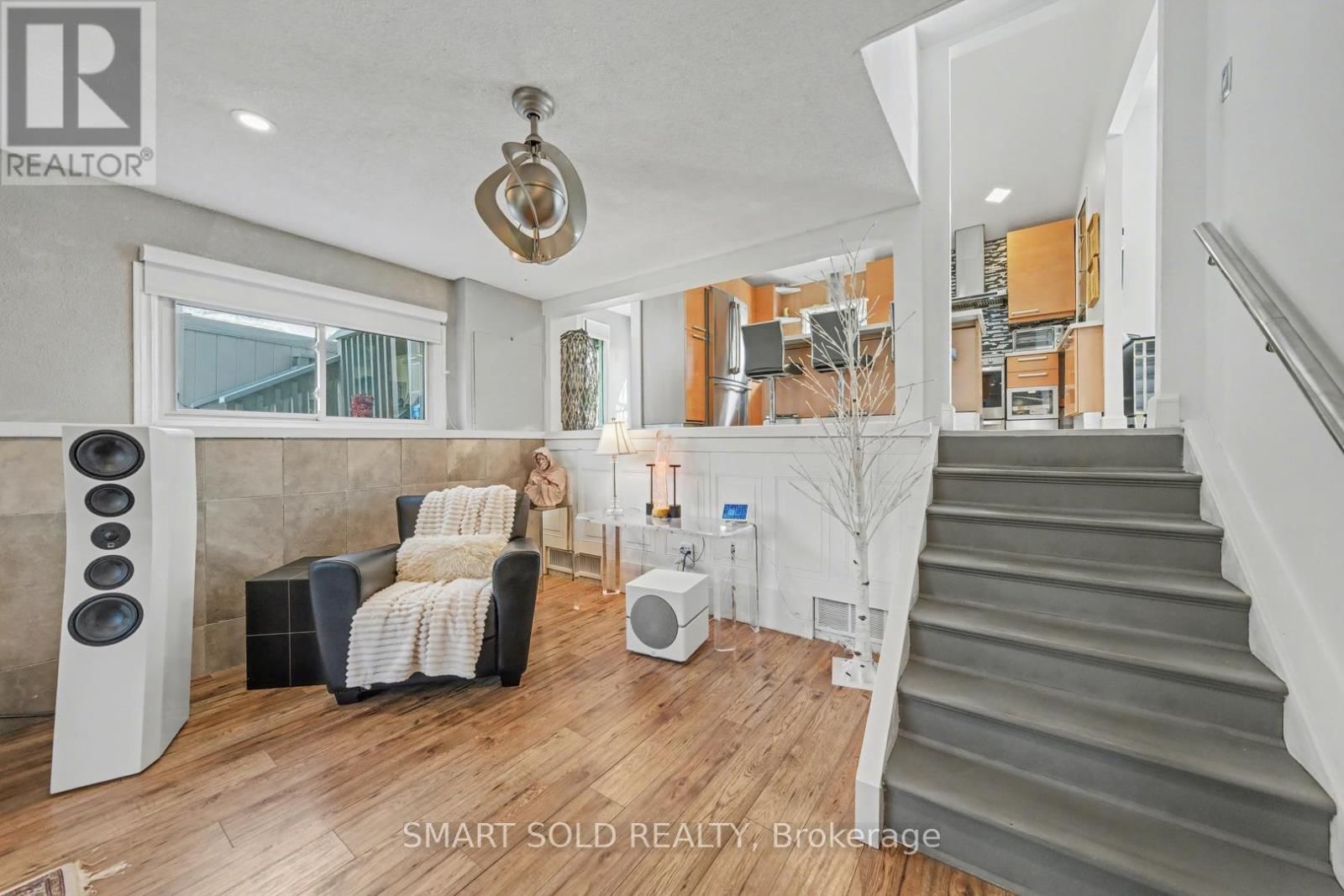 210 PARKVIEW DRIVE Image 32