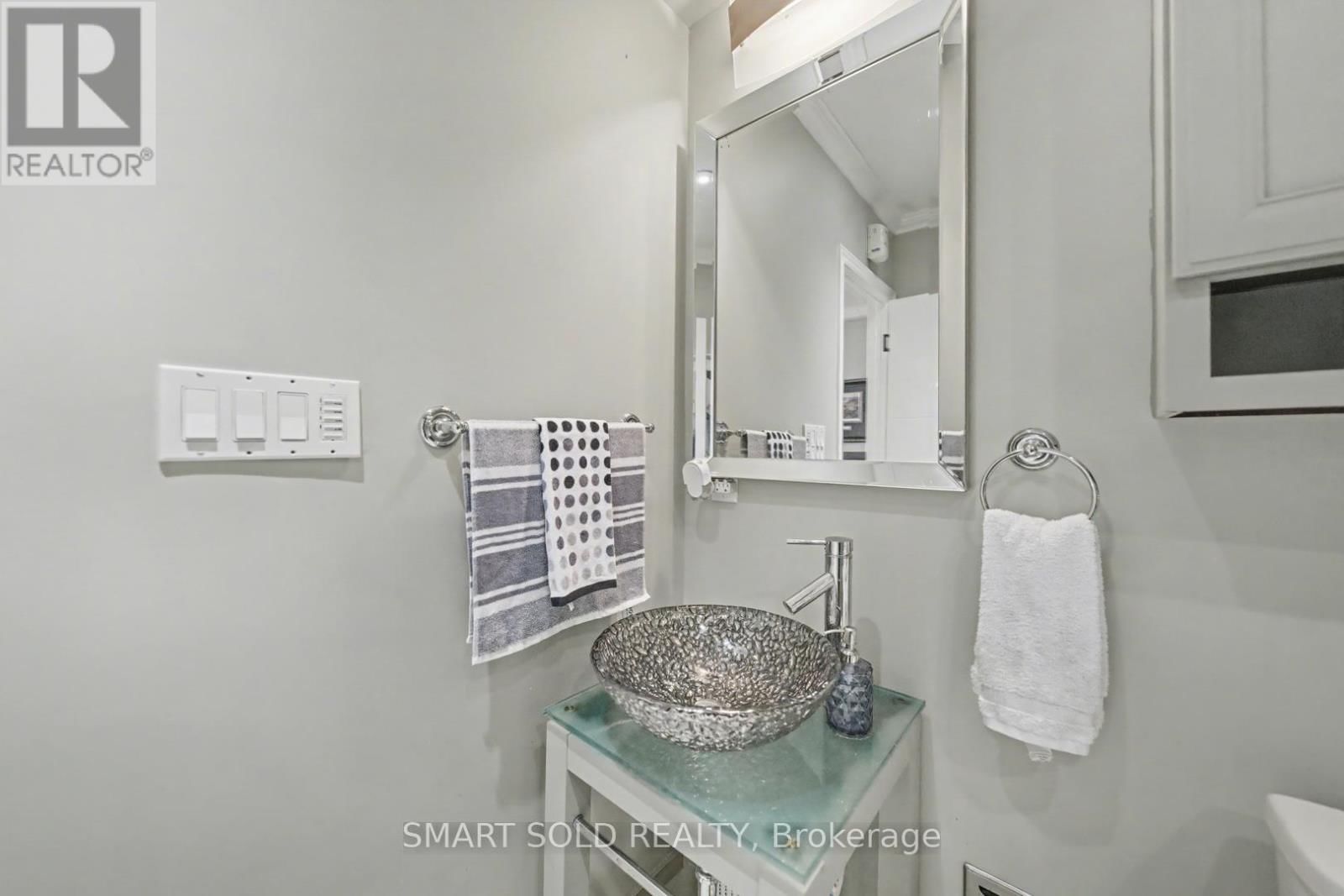 210 PARKVIEW DRIVE Image 40