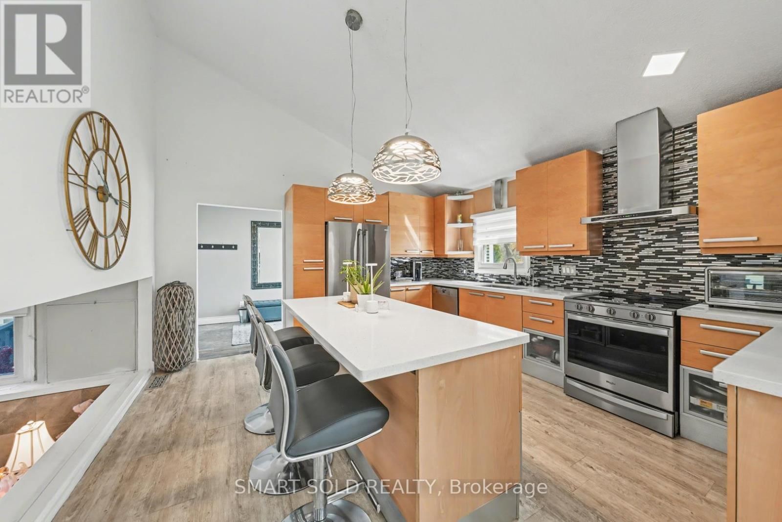 210 PARKVIEW DRIVE Image 8