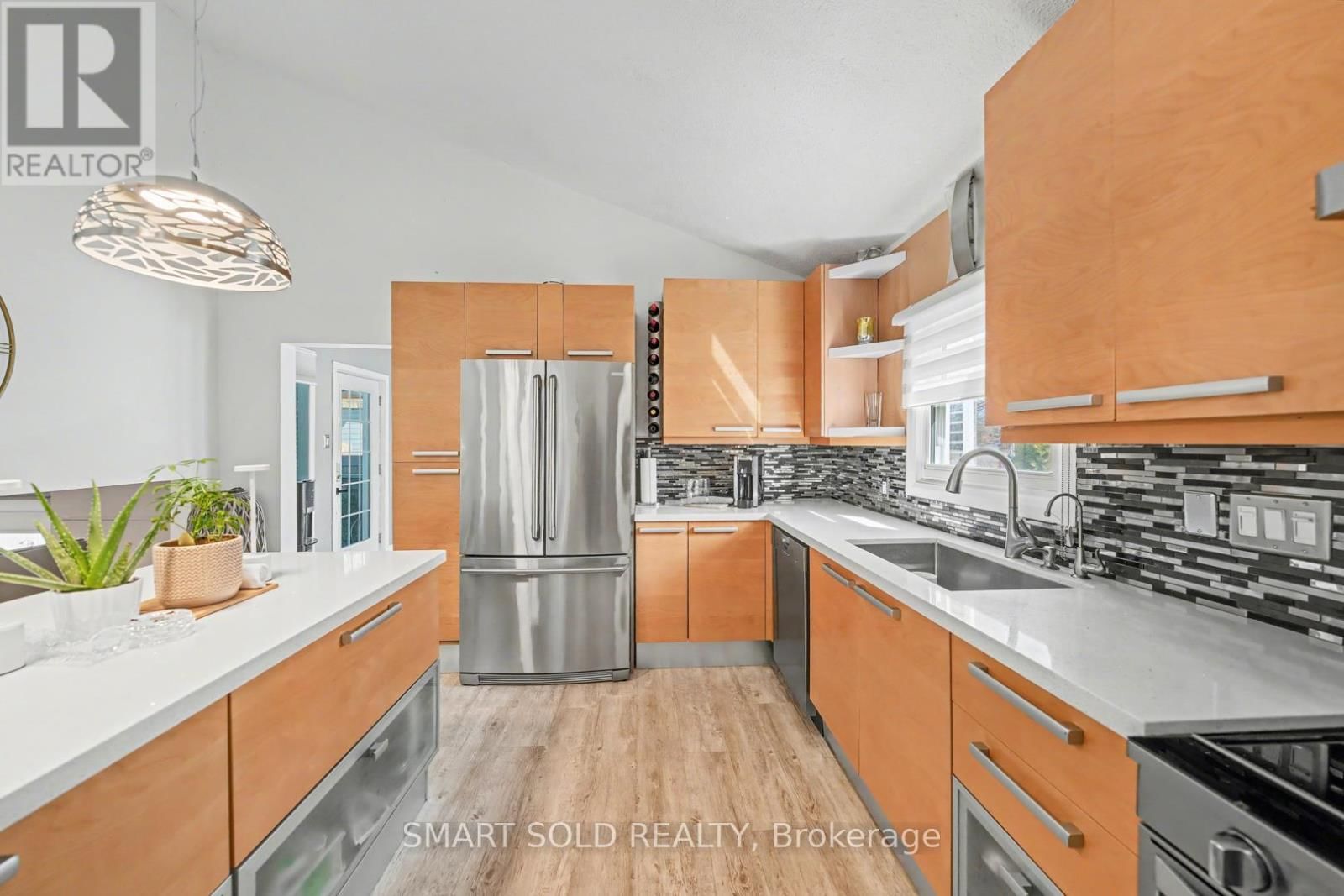 210 PARKVIEW DRIVE Image 9