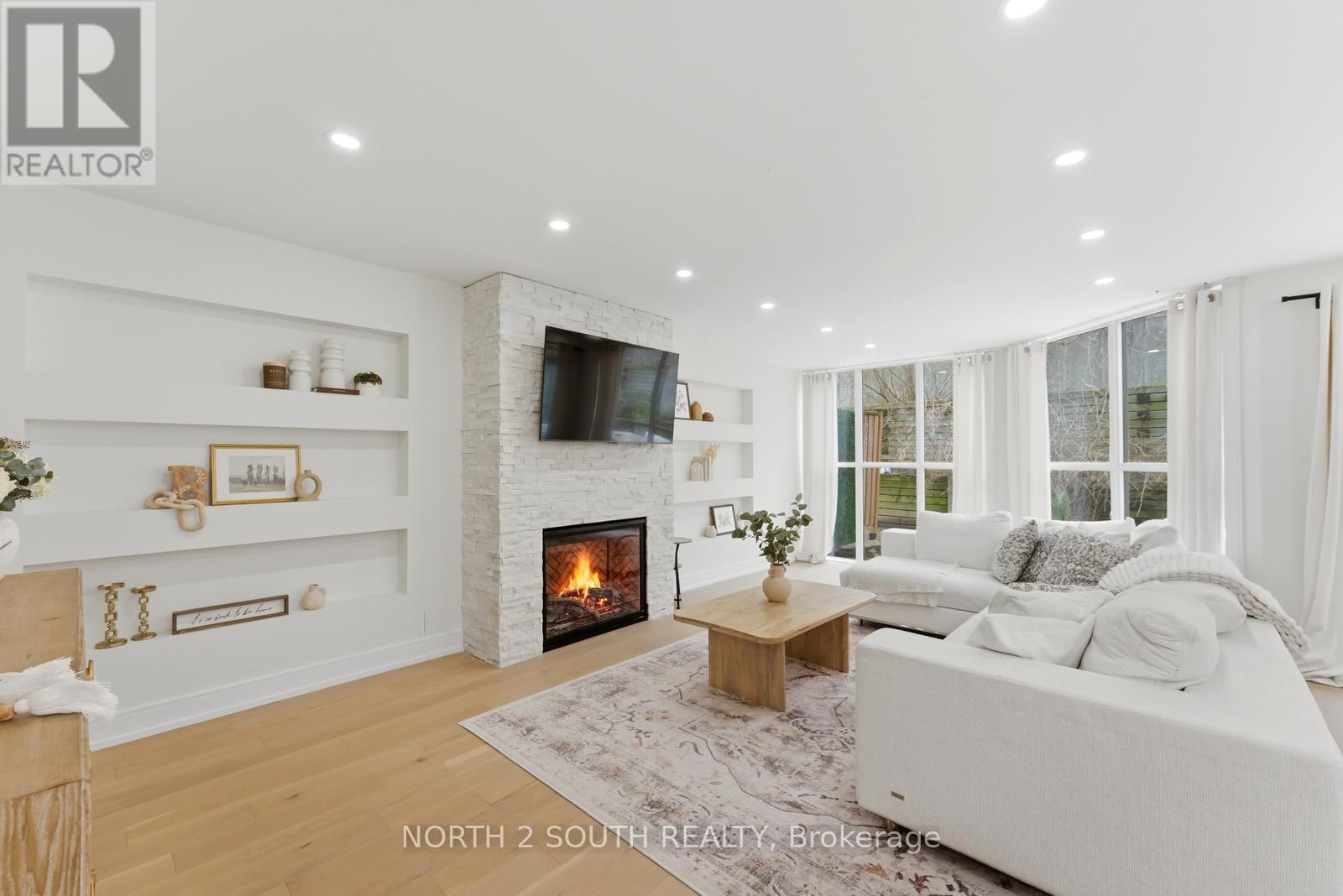 TH 23 - 100 ARBORS LANE Image 10