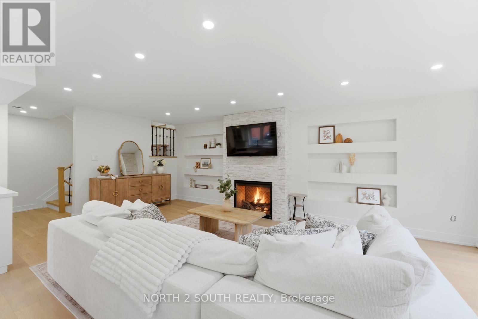 TH 23 - 100 ARBORS LANE Image 13