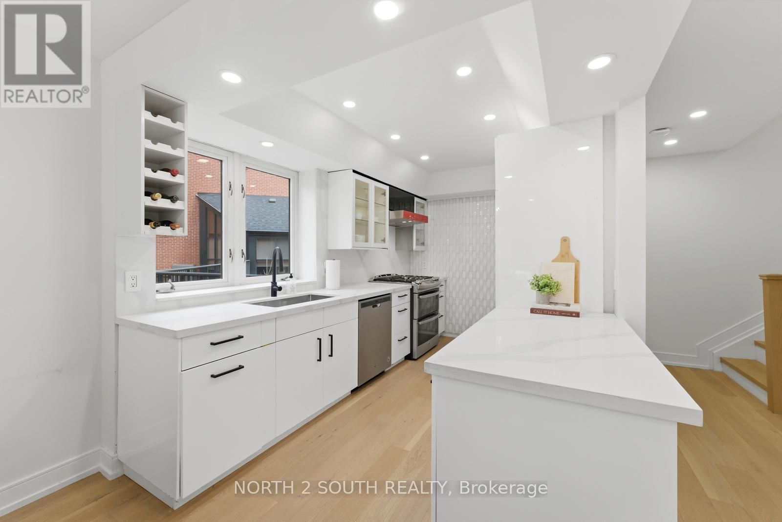 TH 23 - 100 ARBORS LANE Image 15