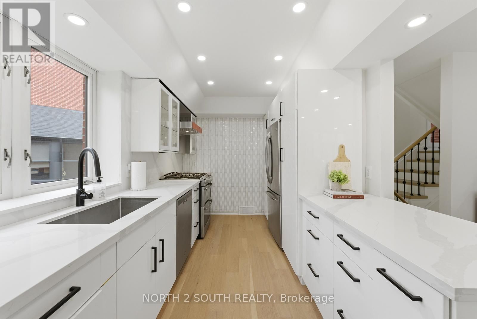 TH 23 - 100 ARBORS LANE Image 17