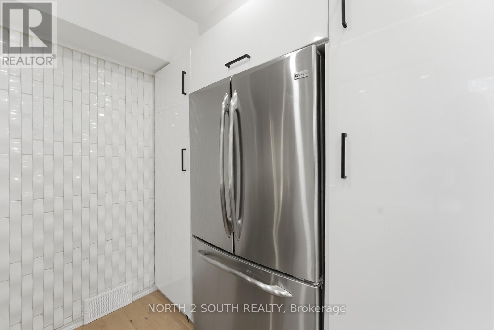 TH 23 - 100 ARBORS LANE Image 21