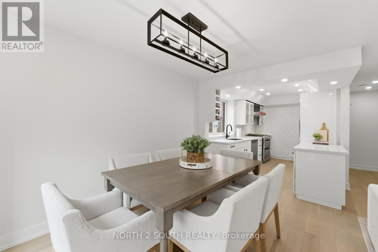 TH 23 - 100 ARBORS LANE Image 24