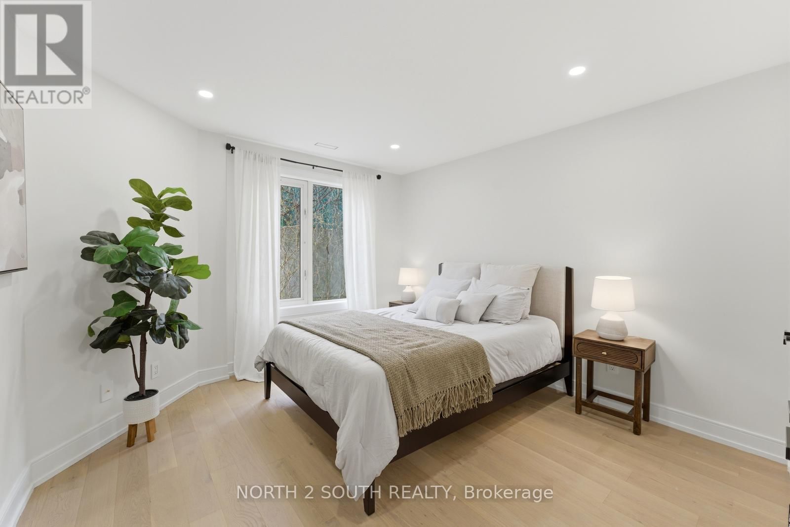 TH 23 - 100 ARBORS LANE Image 28