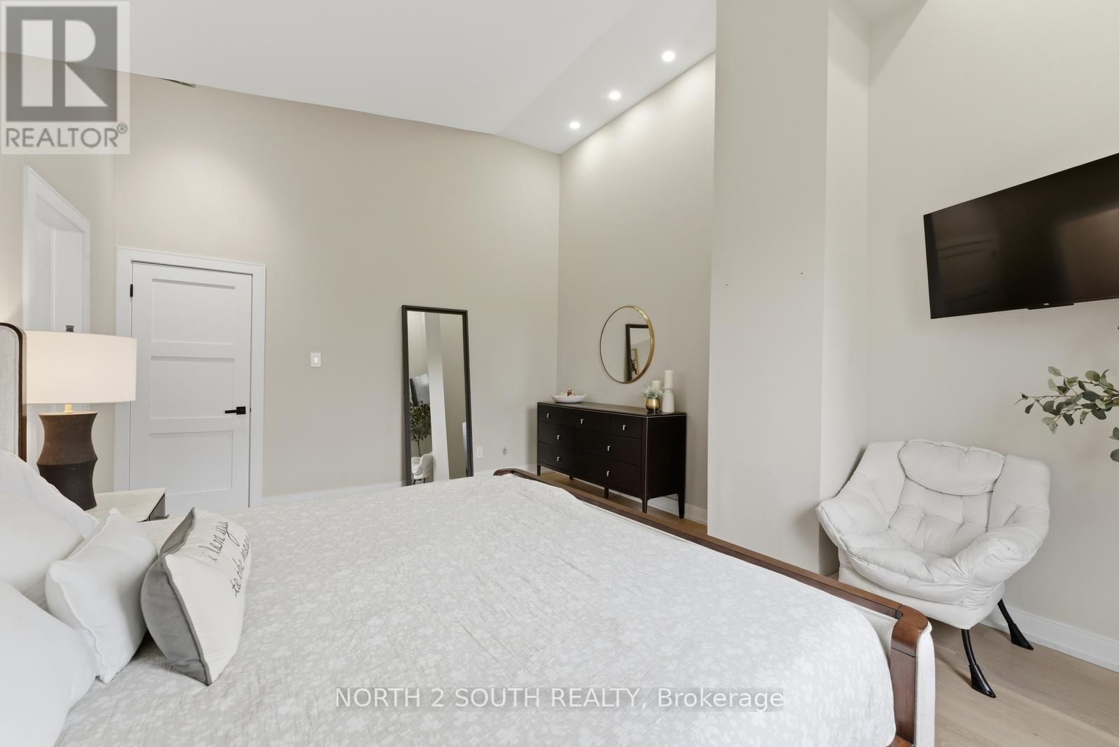 TH 23 - 100 ARBORS LANE Image 36