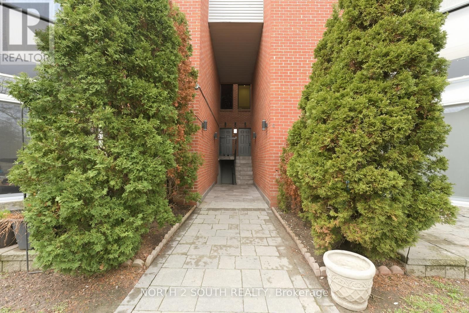 TH 23 - 100 ARBORS LANE Image 5