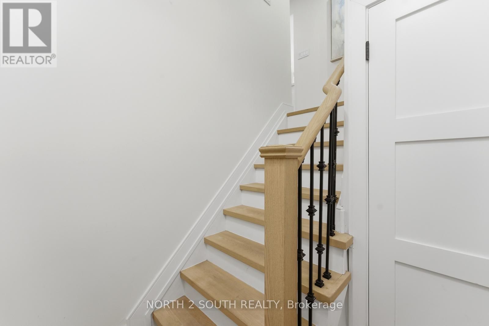 TH 23 - 100 ARBORS LANE Image 8