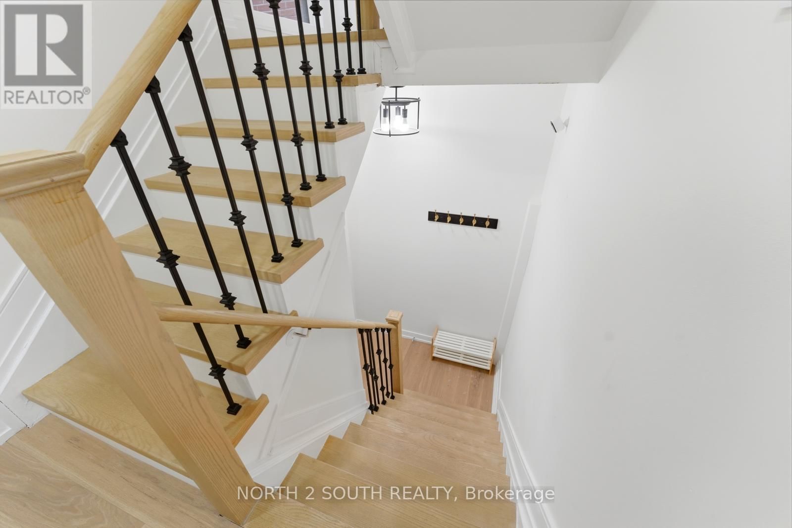 TH 23 - 100 ARBORS LANE Image 9