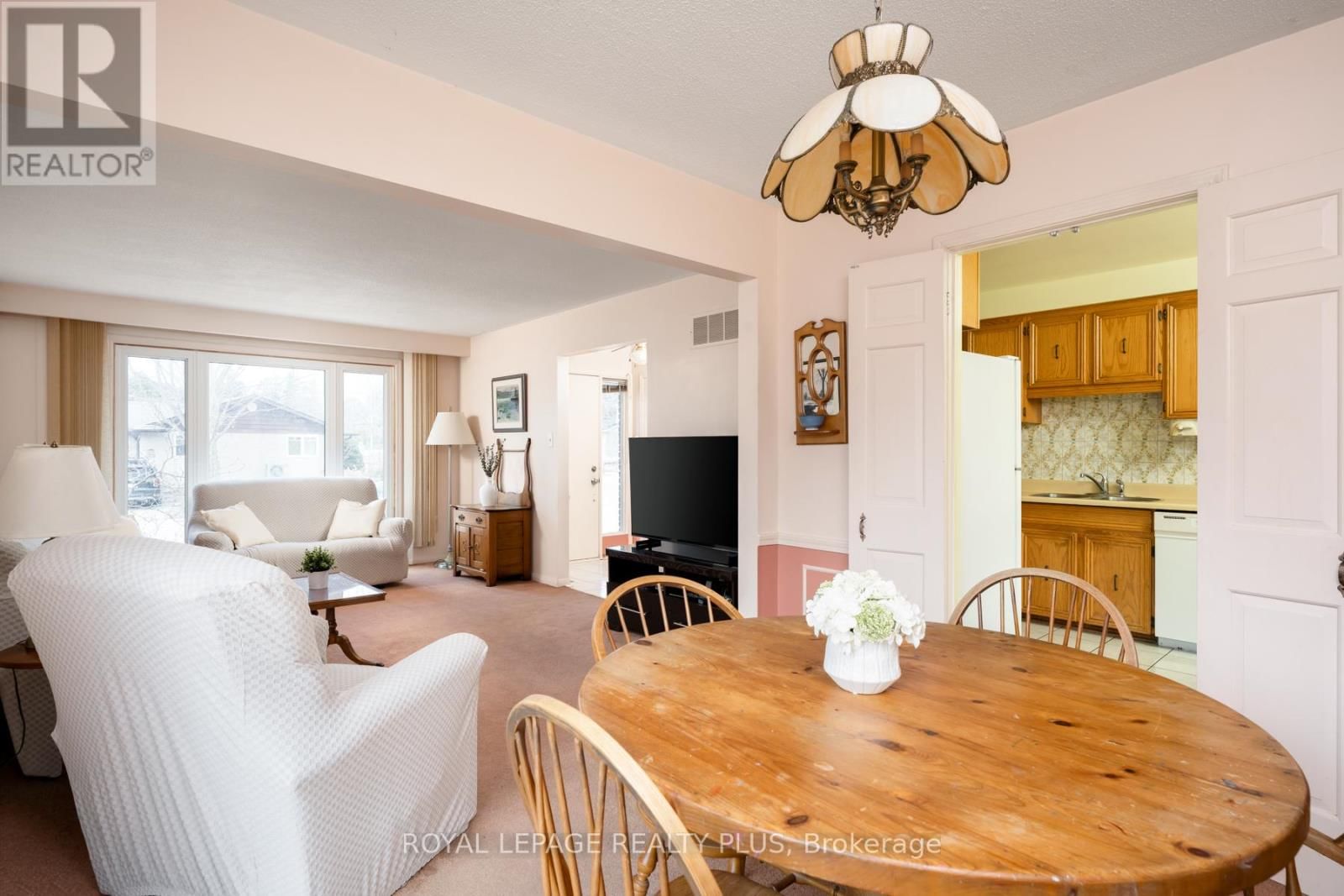 222 CENTRE STREET WEST Image 10