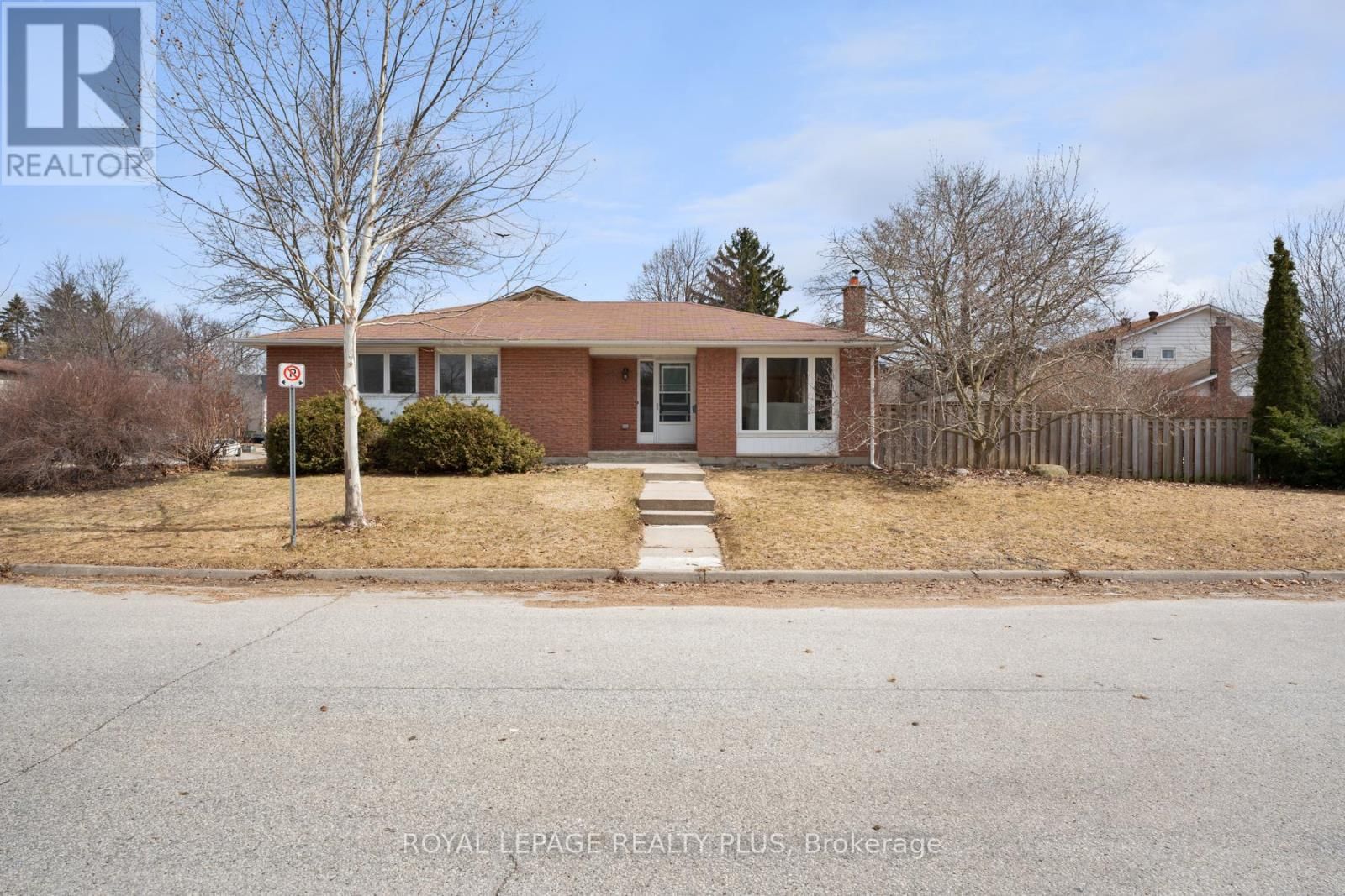 222 CENTRE STREET WEST Image 2