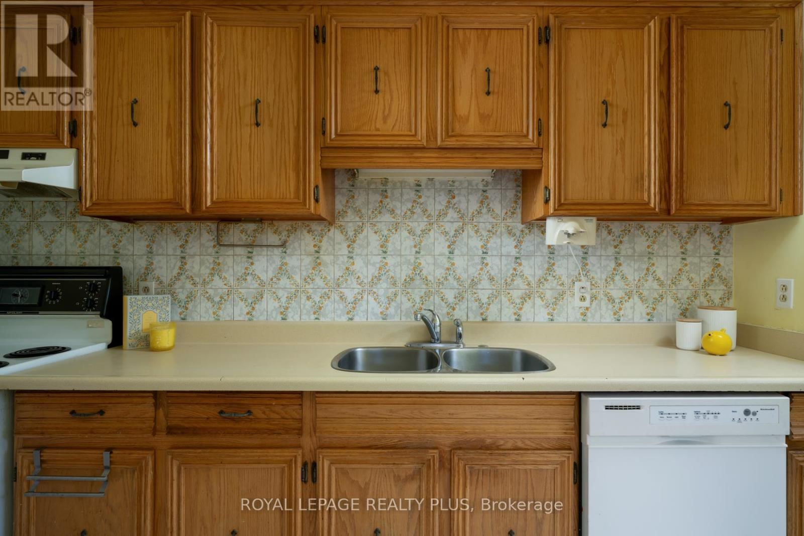 222 CENTRE STREET WEST Image 20