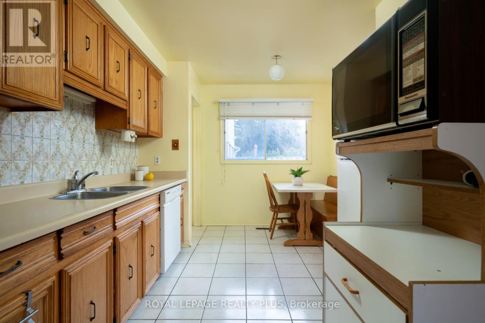 222 CENTRE STREET WEST Image 21