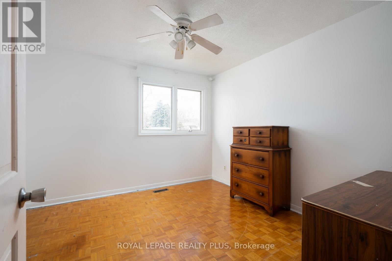 222 CENTRE STREET WEST Image 23