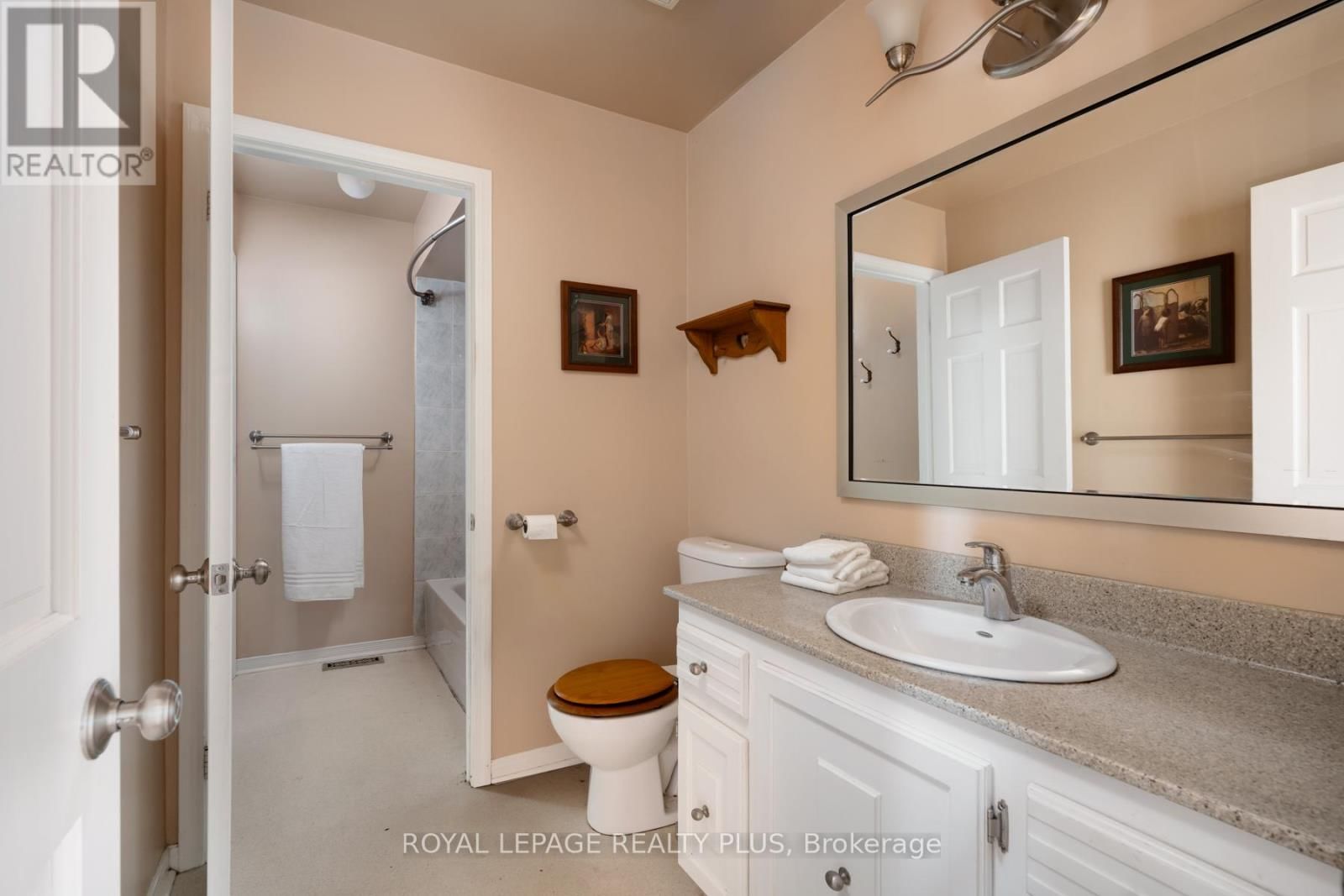 222 CENTRE STREET WEST Image 25