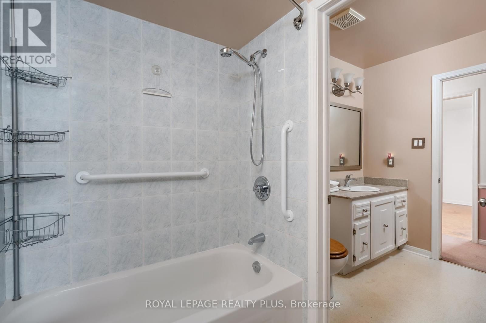 222 CENTRE STREET WEST Image 26