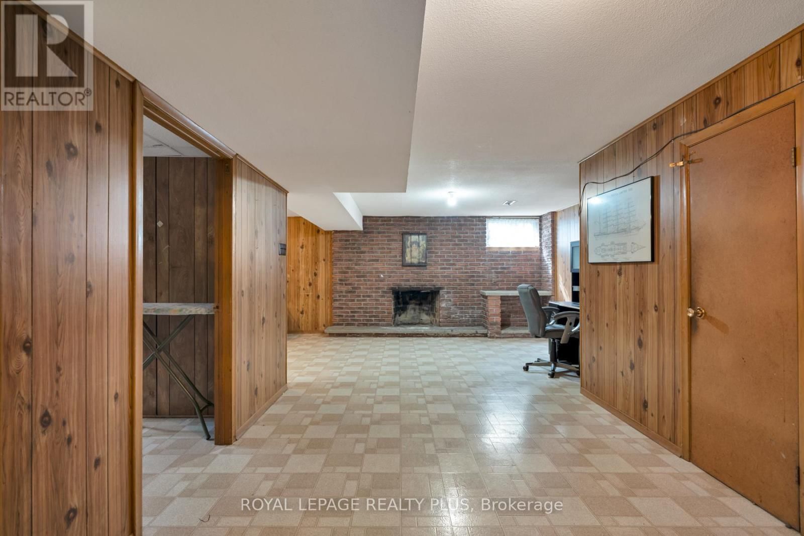 222 CENTRE STREET WEST Image 32